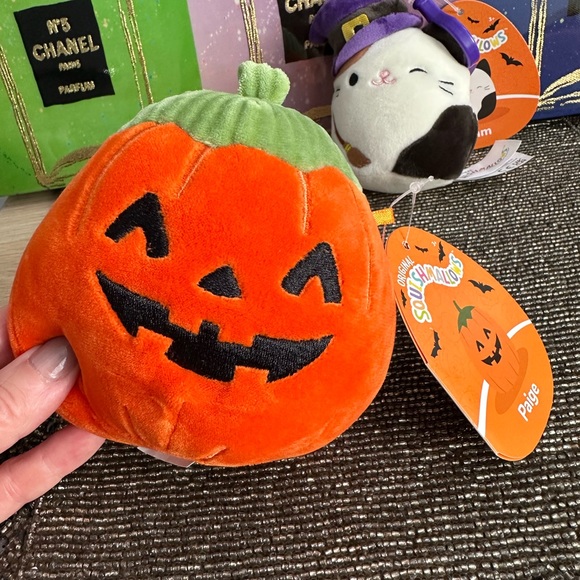 NWT 9 piece bundle Squishmallows, Ulta 5 piece bath set, slides & Batman duckie - Picture 7 of 17